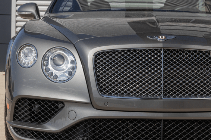 Front end view of the bentely convertible